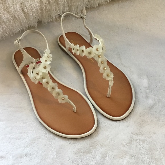 Chinese Laundry Shoes - CHINESE LAUNDRY GARDEN PATENT FLATS Gently Used